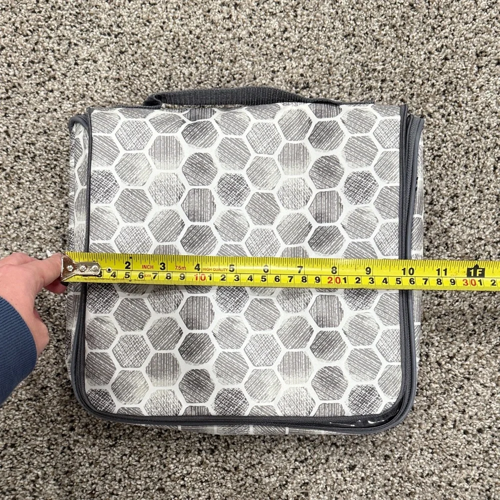 Thirty-One Hanging Traveler Case